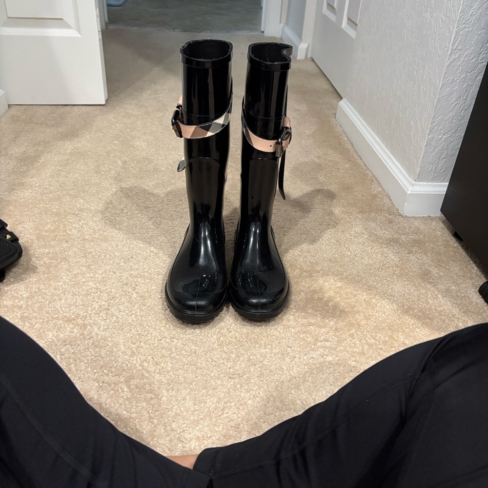 Tory Burch Black Rain Boots with Checkered Strap - Picture 2 of 9